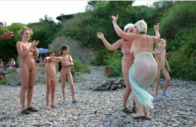 Family nudism open-air